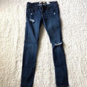 HOLLISTER medium/dark wash jeans